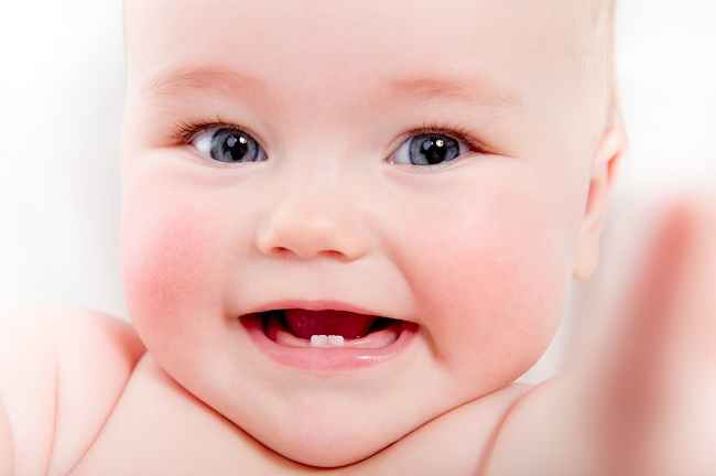 Normalkah Bayi Baru Lahir Sudah Punya Gigi?